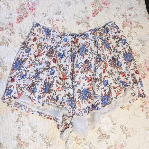 American Eagle Outfitters Elastic Waist Shorts (L) - Picture 3 of 5